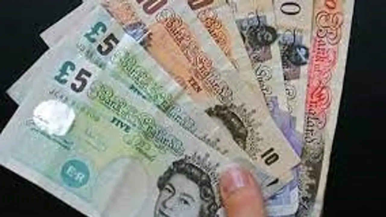 انتعاش الجنيه الإسترليني بمقدار 258 دونغ وسط تباين أسعار الدولار واليورو